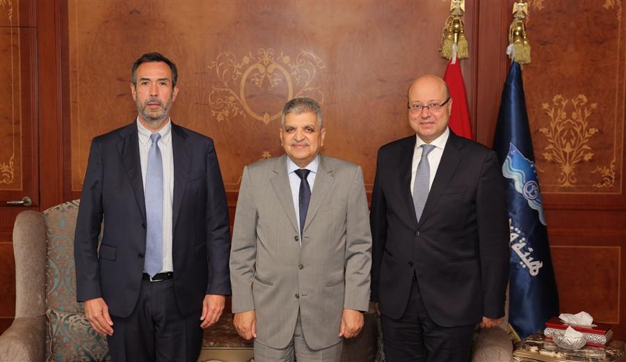 Hapag-Lloyd expects more shipping services to return to Suez Canal
